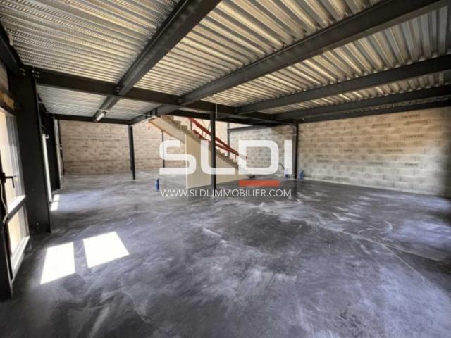 Locaux d'activités A LOUER - SAINT ANDRE DE CORCY - 445 m²