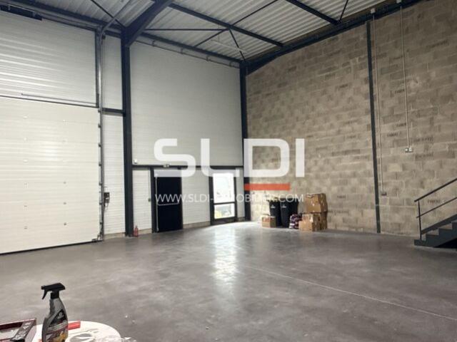 Locaux d'activités A LOUER - SAINT ANDRE DE CORCY - 445 m²