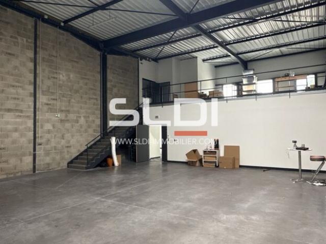 Locaux d'activités A LOUER - SAINT ANDRE DE CORCY - 445 m²