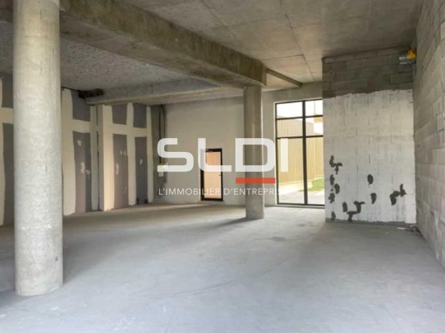 Commerces A LOUER - VENISSIEUX - 179 m²