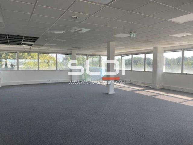 Bureaux A LOUER - SAINT PRIEST - 623 m²