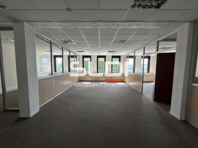 Bureaux A LOUER - DARDILLY - 351 m²