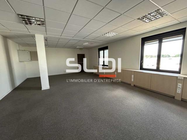 Bureaux A LOUER - DARDILLY - 351 m²
