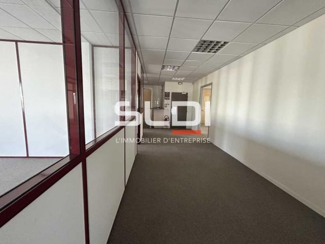 Bureaux A LOUER - DARDILLY - 351 m²