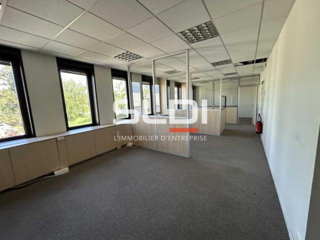 Bureaux A LOUER - DARDILLY - 351 m²