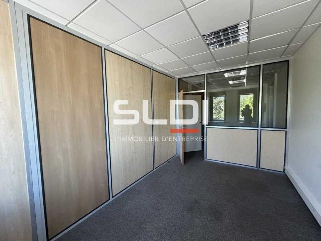 Bureaux A LOUER - DARDILLY - 351 m²