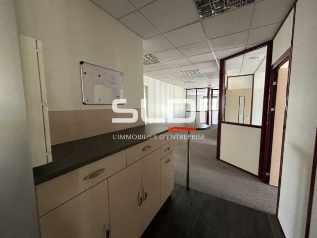 Bureaux A LOUER - DARDILLY - 351 m²