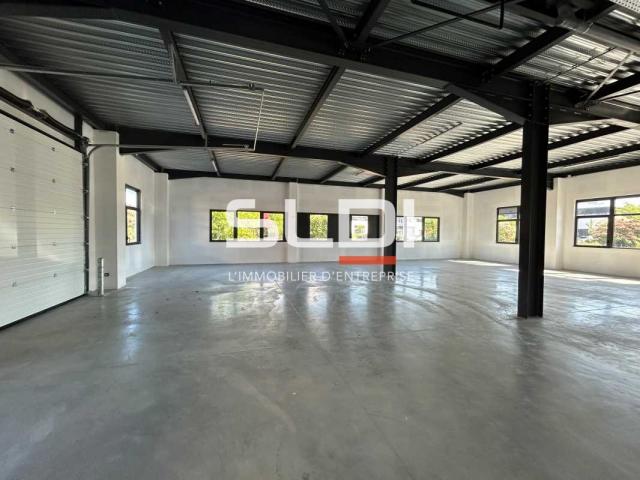 Locaux d'activités A LOUER - DARDILLY - 5 118 m²