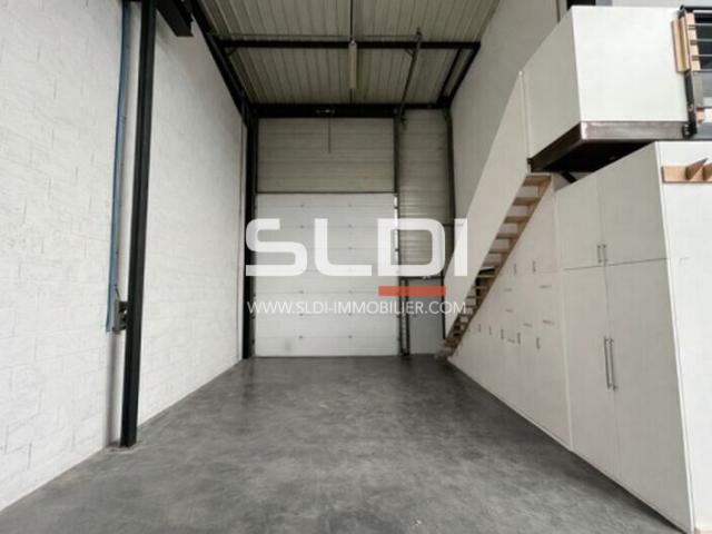 Locaux d'activités A VENDRE - DAGNEUX - 685 m²