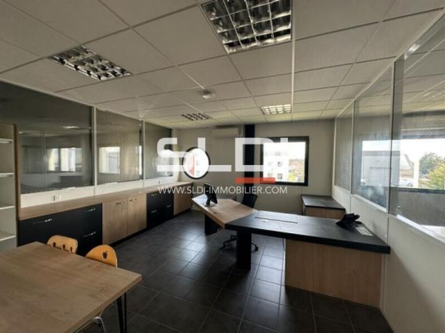 Locaux d'activités A VENDRE - DAGNEUX - 685 m²