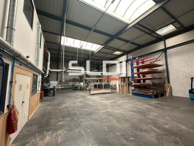 Locaux d'activités A VENDRE - DAGNEUX - 685 m²