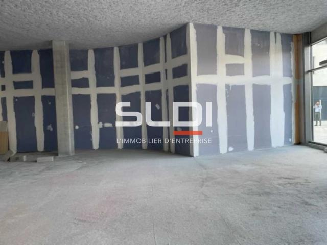 Commerces A LOUER - VENISSIEUX - 169 m²