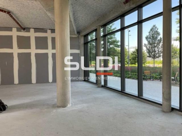 Commerces A LOUER - VENISSIEUX - 169 m²