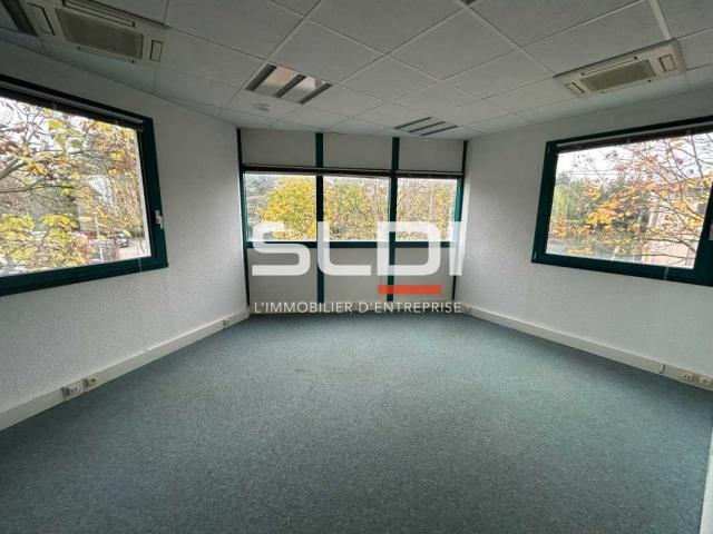 Bureaux A LOUER - CHARBONNIERES LES BAINS - 190 m²
