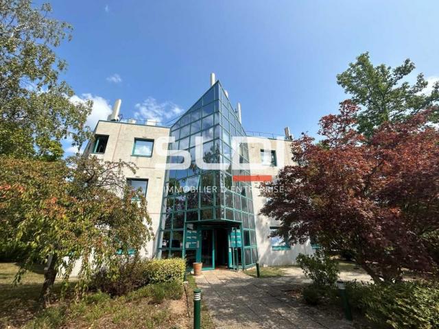 Bureaux A LOUER - CHARBONNIERES LES BAINS - 190 m²