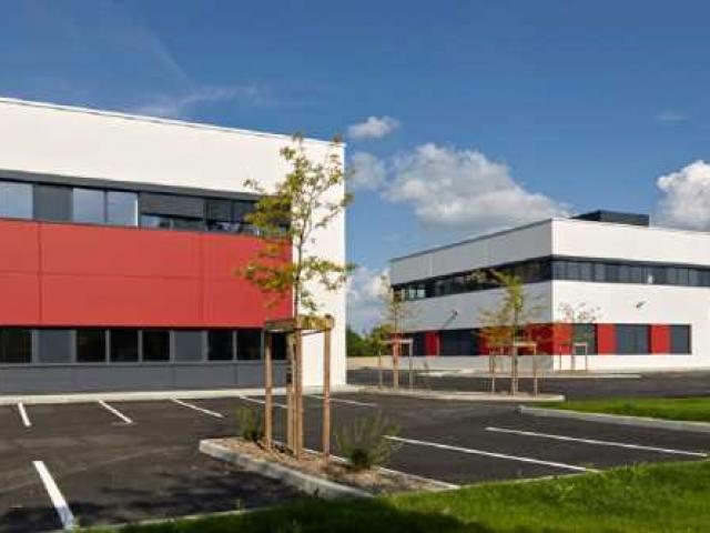 Locaux d'activités A LOUER - DARDILLY - 686 m²