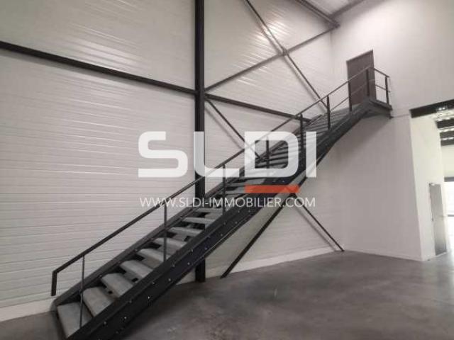 Locaux d'activités A LOUER - SAINT QUENTIN FALLAVIER - 1 460 m²
