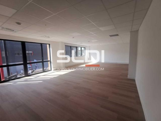 Locaux d'activités A LOUER - SAINT QUENTIN FALLAVIER - 1 460 m²