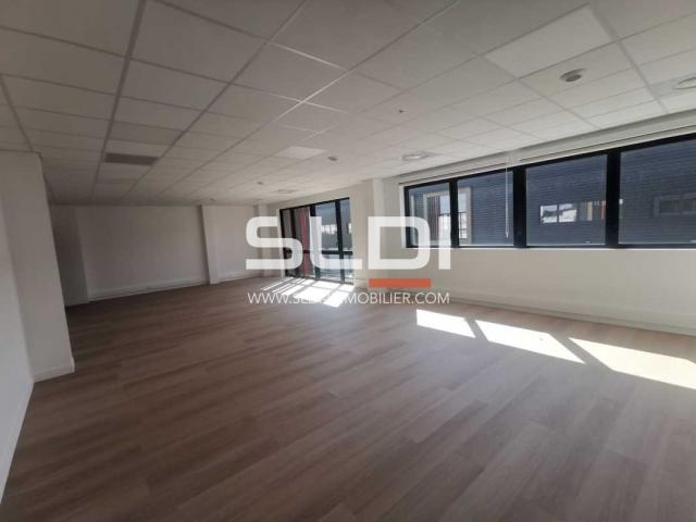 Locaux d'activités A LOUER - SAINT QUENTIN FALLAVIER - 1 460 m²