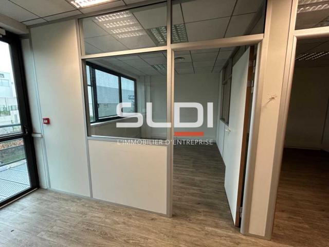 Bureaux A LOUER - CHAMPAGNE AU MONT D'OR - 1 069 m²
