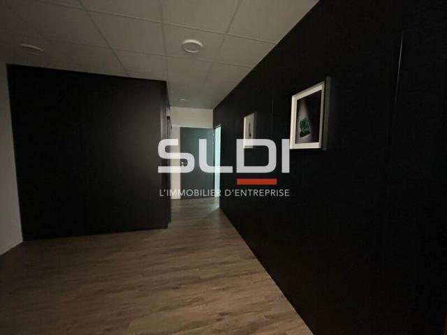 Bureaux A LOUER - CHAMPAGNE AU MONT D'OR - 1 069 m²