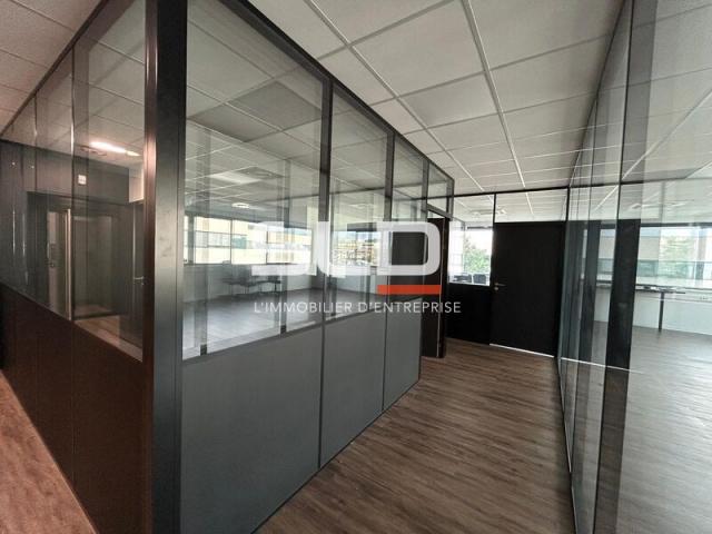 Bureaux A LOUER - CHAMPAGNE AU MONT D'OR - 1 069 m²