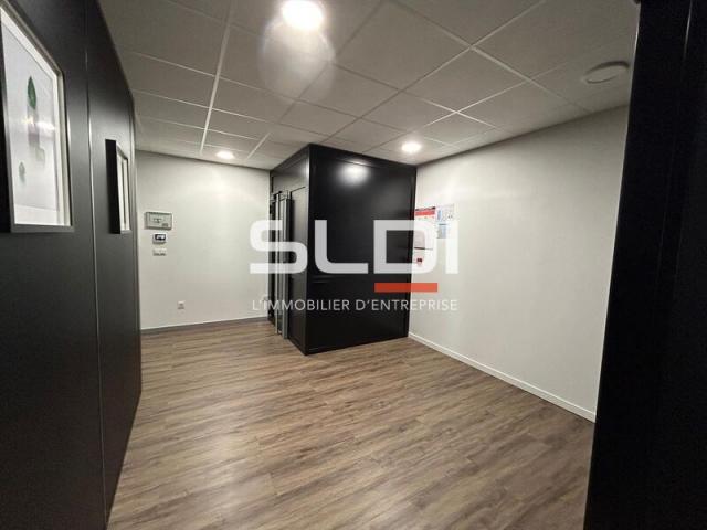 Bureaux A LOUER - CHAMPAGNE AU MONT D'OR - 1 069 m²