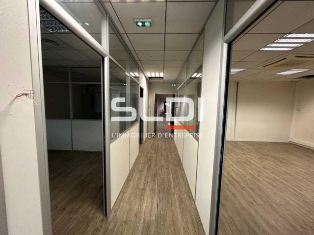 Bureaux A LOUER - CHAMPAGNE AU MONT D'OR - 1 069 m²