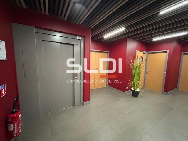 Bureaux A LOUER - CHAMPAGNE AU MONT D'OR - 1 069 m²