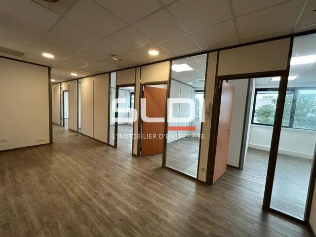 Bureaux A LOUER - CHAMPAGNE AU MONT D'OR - 1 069 m²