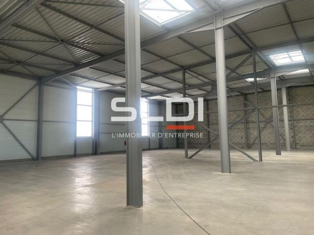 Locaux d'activités A VENDRE - OULLINS-PIERRE-BÉNITE - 2 382 m²