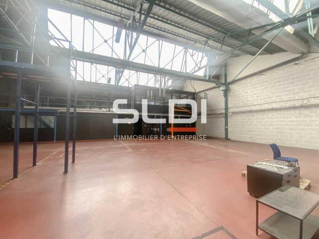 Locaux d'activités A LOUER - VILLEURBANNE - 994 m²
