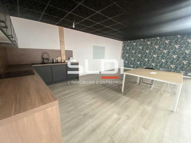 Locaux d'activités A LOUER - VILLEURBANNE - 994 m²