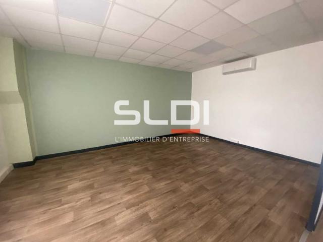 Locaux d'activités A LOUER - VILLEURBANNE - 994 m²