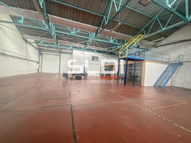 Locaux d'activités A LOUER - VILLEURBANNE - 994 m²