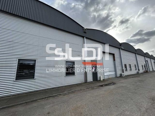 Locaux d'activités A LOUER - SAINT PRIEST - 810 m²