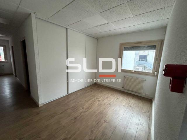 Bureaux A LOUER - CHARBONNIERES LES BAINS - 154 m²