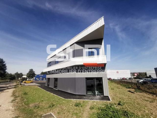 Commerces A LOUER - BOURGOIN JALLIEU - 594 m²