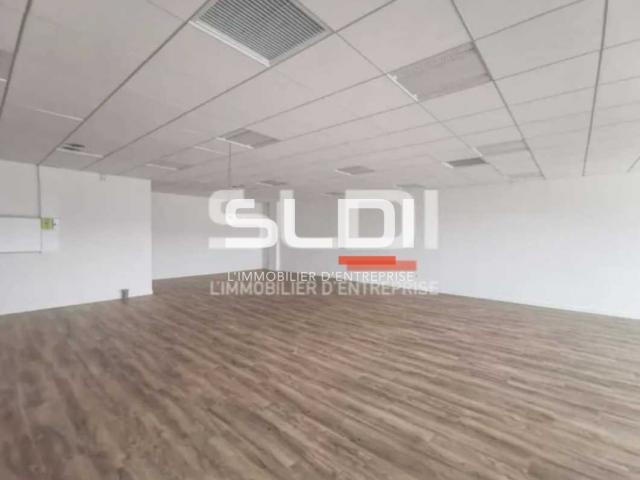 Bureaux A VENDRE OU A LOUER - VAULX MILIEU - 168 m²