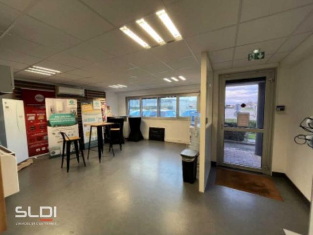 Locaux d'activités A LOUER - DECINES CHARPIEU - 1 926 m²