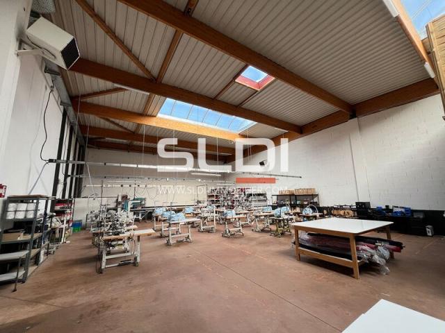 Locaux d'activités A LOUER - DECINES CHARPIEU - 1 926 m²
