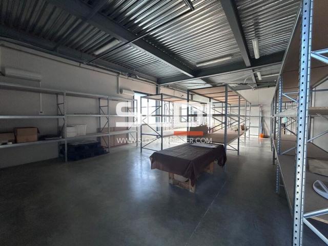 Locaux d'activités A VENDRE - MONTANAY - 133 m²