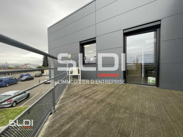 Locaux d'activités A LOUER - SAINT PRIEST - 328 m²