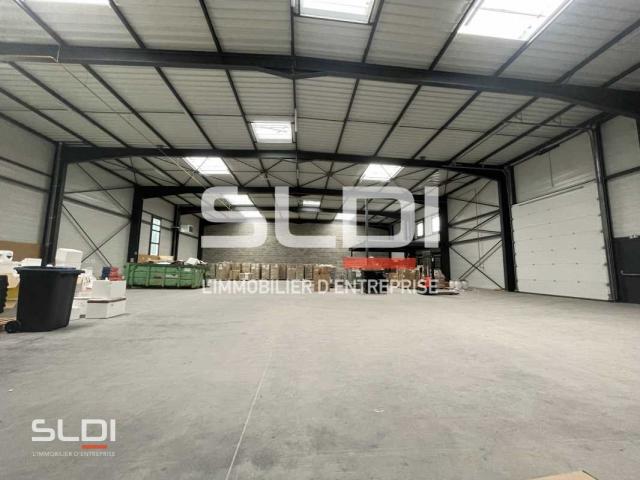 Locaux d'activités A LOUER - SAINT PRIEST - 328 m²