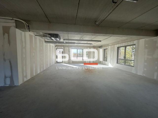Bureaux A VENDRE - TREVOUX - 1 806 m²