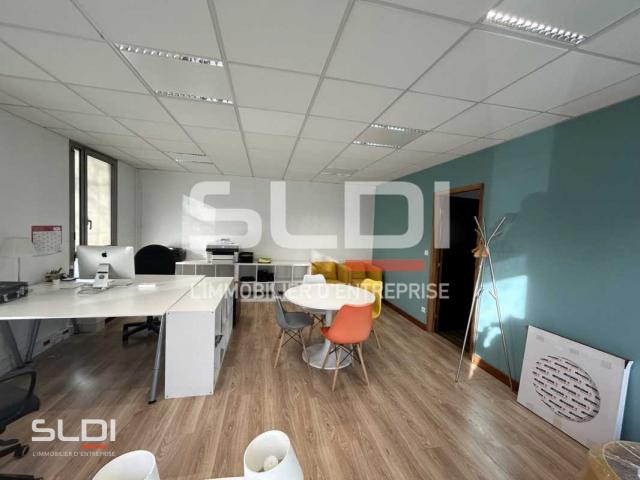 Bureaux A LOUER - LIMAS - 537 m²