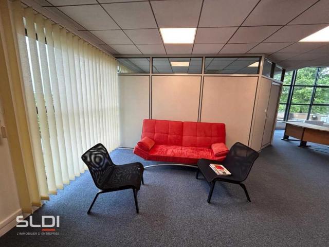 Bureaux A LOUER - LIMAS - 228 m²