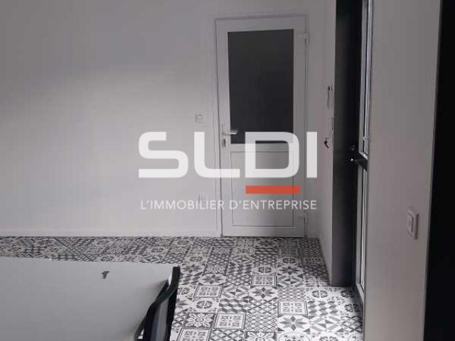Locaux d'activités A VENDRE OU A LOUER - BOURGOIN JALLIEU - 231 m²