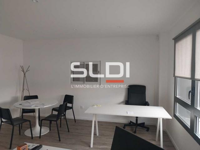 Locaux d'activités A VENDRE OU A LOUER - BOURGOIN JALLIEU - 231 m²