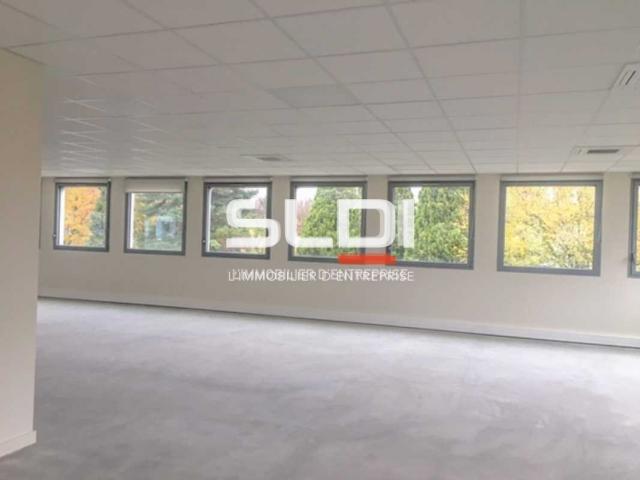 Bureaux A VENDRE OU A LOUER - DARDILLY - 204 m²